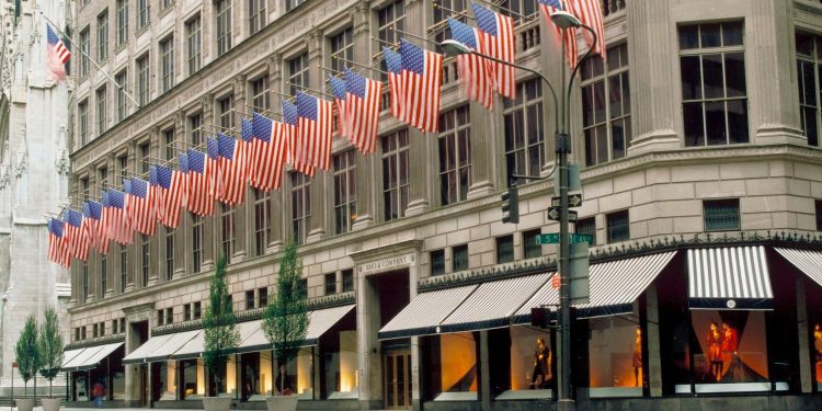 I debiti affondano Saks Global: bancarotta dopo l’operazione Neiman Marcus