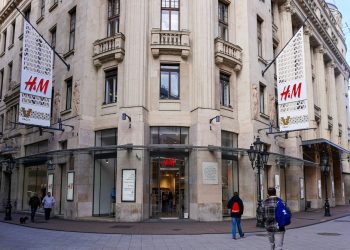 H&M, Q4 in chiaroscuro: margini sopra le attese ma vendite in calo (-5%)