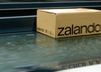 Zalando chiuderà il maxi centro logistico in Germania
