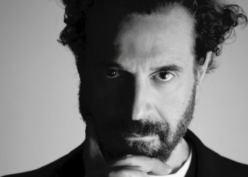 Il “puzzle” di Capasa Milano si espande e lancia le calzature