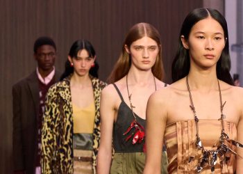 Marni is back. Meryll Rogge riporta in passerella il dna originario del brand di Otb