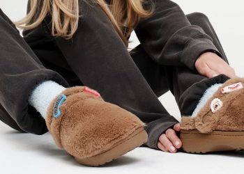 Crocs limita il calo nel 2025: full year chiuso a 4 mld $ (-1,5%)
