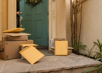 L’Italia mette in stand-by la tassa sui pacchi low cost e aspetta il dazio europeo