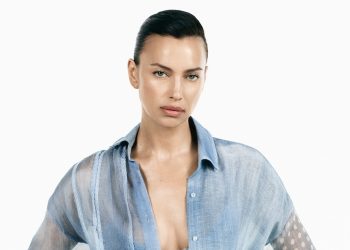 Ermanno Scervino punta sulla femminilità consapevole di Irina Shayk