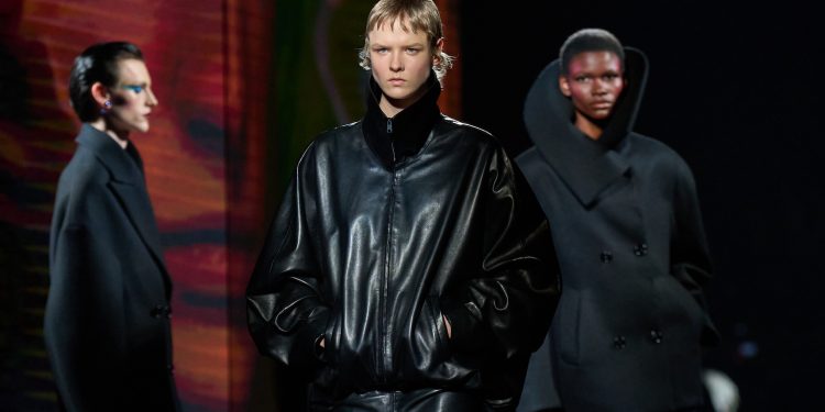 Il chiaroscuro umano di Balenciaga secondo Pierpaolo Piccioli