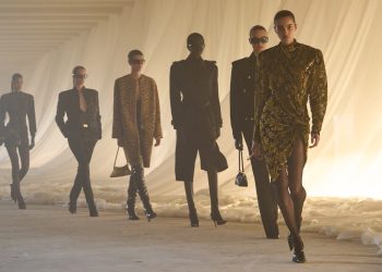 Punto e a capo: Antonin Tron raffredda la sensualità di Balmain