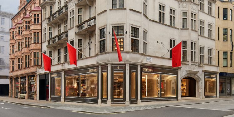 Londra si tinge di rosso: Ferrari Style apre un maxi store nella capitale