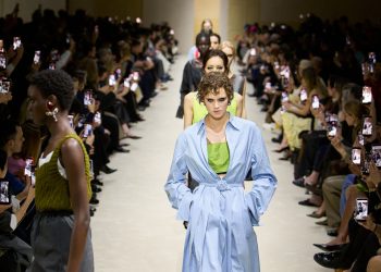 Prada Group continua a brillare: nel 2025 ricavi a +8% spinti da Miu Miu. Ora parte la sfida Versace