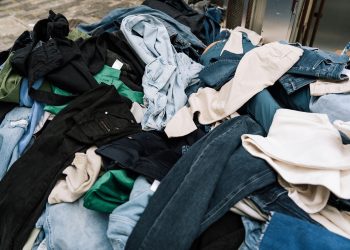 Fast fashion in stallo: la guerra in Medio Oriente paralizza la logistica