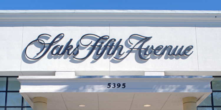 Saks accelera la ristrutturazione: chiuderà altri 15 negozi