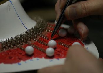 Kering completa la prima fase dell’acquisizione del Gruppo Raselli Franco