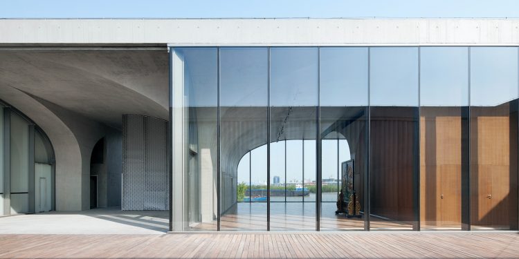 Max Mara celebra 75 anni a Shanghai: sfilata e mostra al Long Museum West Bund