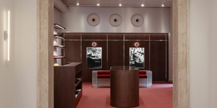 FiveFourFive, dal digitale a Brera: il ‘brand dei drop’ apre il suo primo store a Milano
