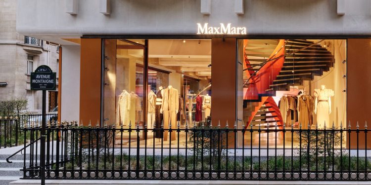 Max Mara sceglie l’estro di Sophie Hicks per lo store in Avenue Montaigne