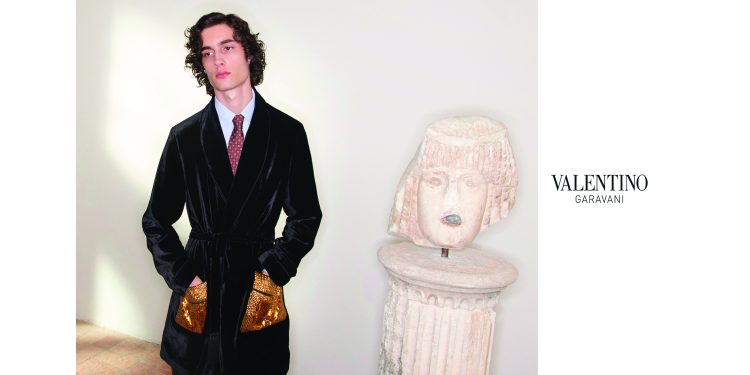 Valentino porta Sombr nel Palazzo di Cy Twombly per la campagna pre-fall