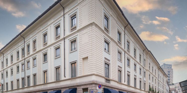 Kering cede l’80% del palazzo di Montenapoleone a Al-Mirqab: operazione da oltre un miliardo