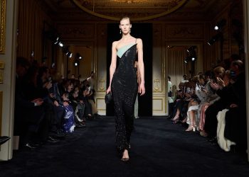 Il 2025 è in calo per il Gruppo Armani: fatturato a -4,6% ma migliora la redditività