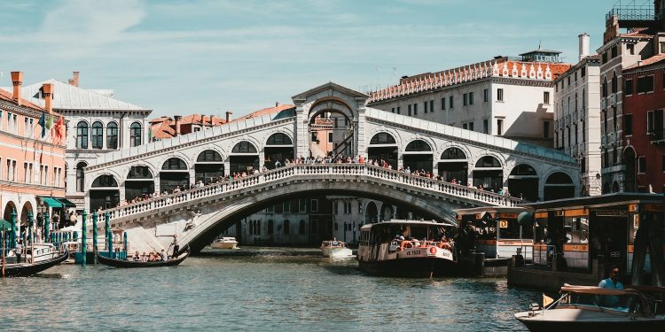 Tax free a Venezia: crescita sopra al pre-Covid (+19%) ma meno altospendenti