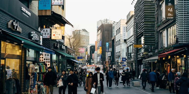 Il fast fashion occidentale fa di nuovo breccia in Cina. Si attenua il protezionismo del ‘buy local’