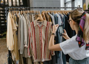 Vinted da ‘record’: la valutazione raggiunge gli 8 miliardi. Intanto il second hand corre a +13% nel 2025