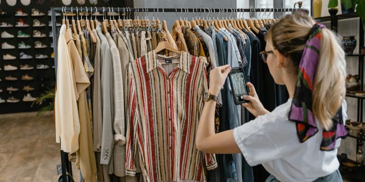 Vinted da ‘record’: la valutazione raggiunge gli 8 miliardi. Intanto il second hand corre a +13% nel 2025