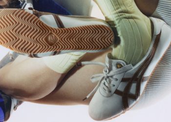 Onitsuka Tiger x Versace è l’ultimo atto di Vitale per la Medusa