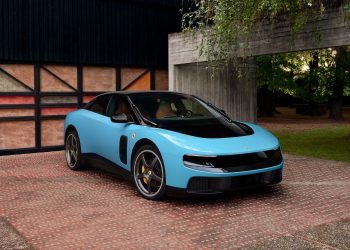 E ‘Luce’ fu: Ferrari accende l’era elettrica. Vigna: “Stiamo scrivendo un nuovo capitolo”