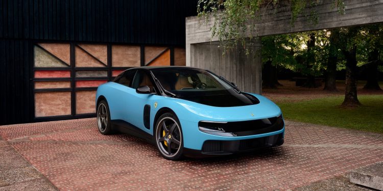 E ‘Luce’ fu: Ferrari accende l’era elettrica. Vigna: “Stiamo scrivendo un nuovo capitolo”