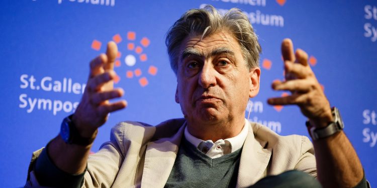 Swatch Group, gli Hayek respingono l’ingresso di Steven Wood nel board