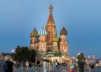 La moda in Russia brucia 9 miliardi di dollari in cinque anni: 2026 sotto i 30 mld