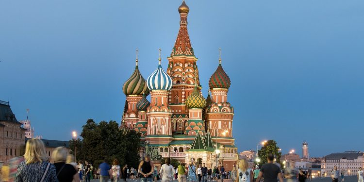 La moda in Russia brucia 9 miliardi di dollari in cinque anni: 2026 sotto i 30 mld