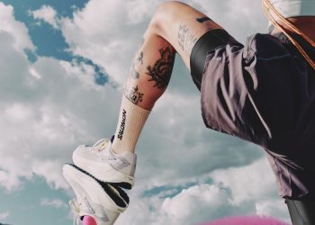 Amer Sports corre anche nel Q1 2026 (+32%) e rivede al rialzo l’outlook