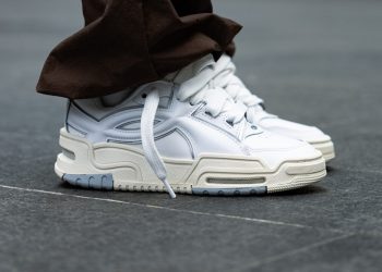 Under Armour rivede al ribasso le stime 2027. Titolo giù del 19,8%
