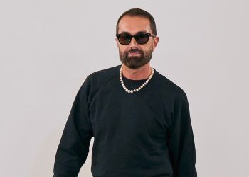 Passo indietro di Artémis: Giambattista Valli riacquista il controllo del suo brand