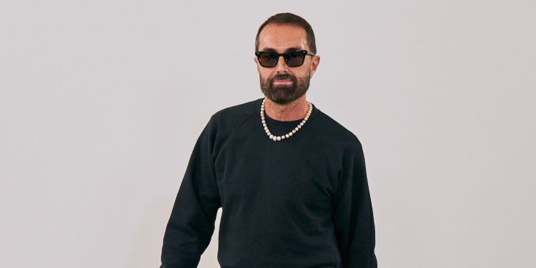 Passo indietro di Artémis: Giambattista Valli riacquista il controllo del suo brand
