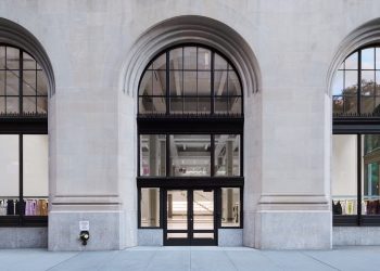 Issey Miyake inaugura il flagship con spazio espositivo in Madison Avenue