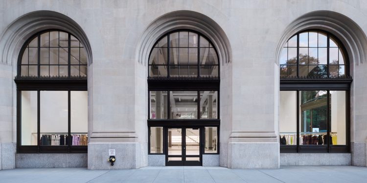 Issey Miyake inaugura il flagship con spazio espositivo in Madison Avenue