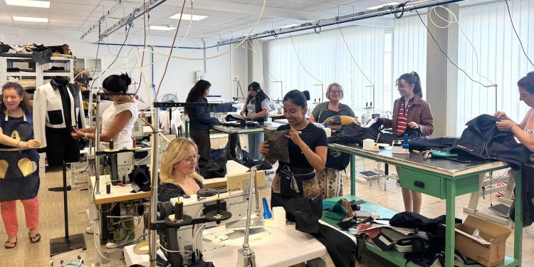 Morelli Group e il futuro dell’artigianalità: nasce la scuola interna per la lavorazione della pelle