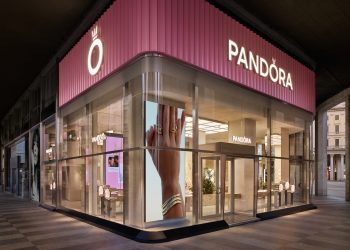 Nuova strategia retail per Pandora: taglia il nastro del suo primo flagship italiano