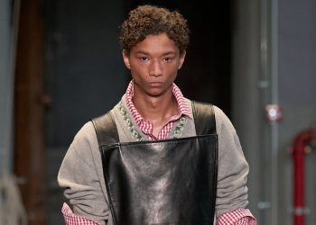 Gli opposti si attraggono: la delicatezza di Simone Rocha conquista il menswear