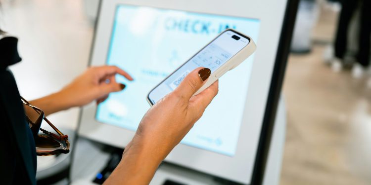 Shopping con AI negli Usa: scetticismo dei consumatori preoccupati per la privacy
