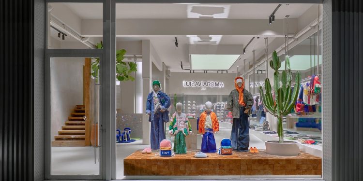 LuisaViaRoma, firmato l’accordo per il passaggio dei 181 dipendenti a Lvr