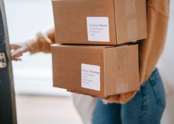 Pacchi low cost, l’Italia rimanda la legge al primo ottobre