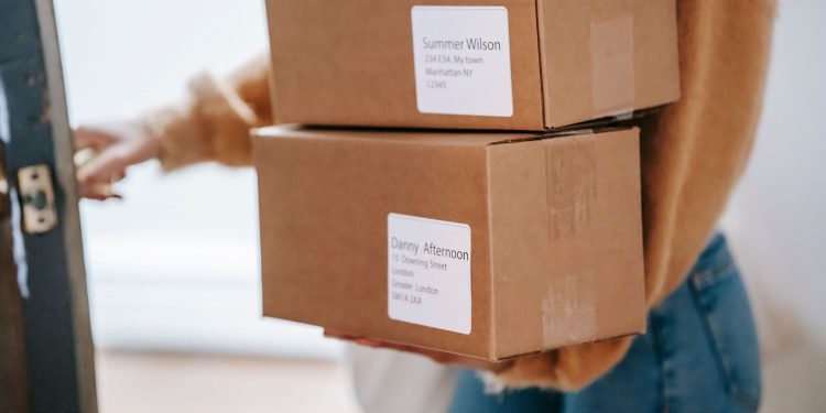 Pacchi low cost, l’Italia rimanda la legge al primo ottobre