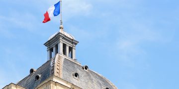 Il Parlamento francese approva la legge contro l’ultra fast fashion