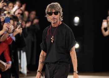 Attesa per la prima prova couture di Pierpaolo Piccioli da Balenciaga