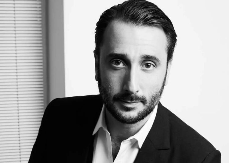Ancora riassetto in Versace: si dimette il CEO Gintzburger