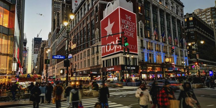 Macy’s sopra le attese nel Q1. Rivista al rialzo la guidance per il full year