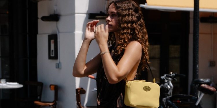 Mulberry alla prova del rilancio: nel full year perdite ridotte del 73%