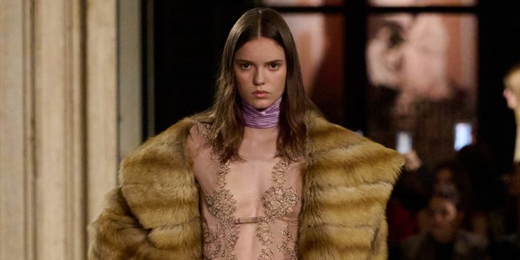 Parigi svela il calendario dei défilé: tornano Valentino e Maison Margiela